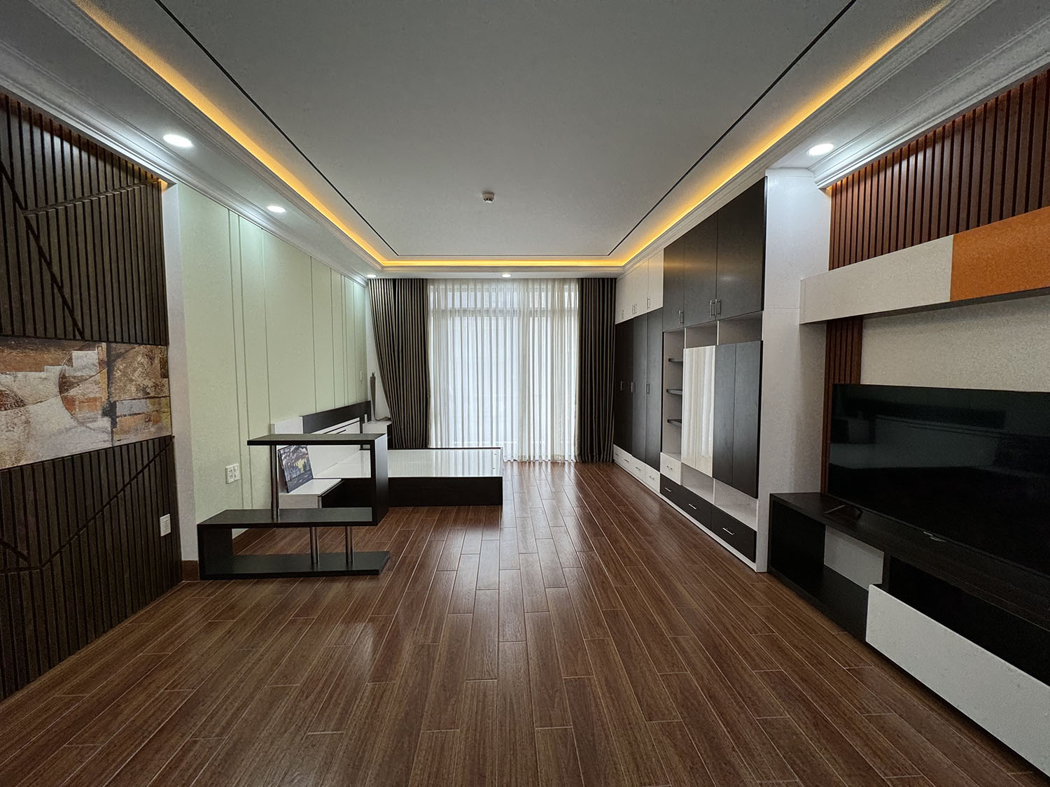 Siêu phẩm Hầm, 4Lầu, ST, thang máy (4,75x17=80,75m2) full nội thất cao cấp đường nội bộ 12m khu VIP 3 tháng 2